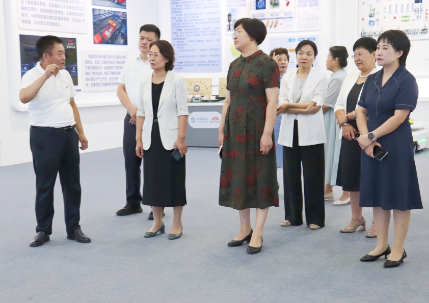 潍坊市妇联党组书记、主席王丽君一行到k8凯发国际机械参观调研